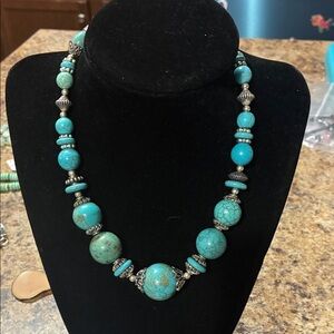 Chic Turquoise and Silver Beaded Necklace